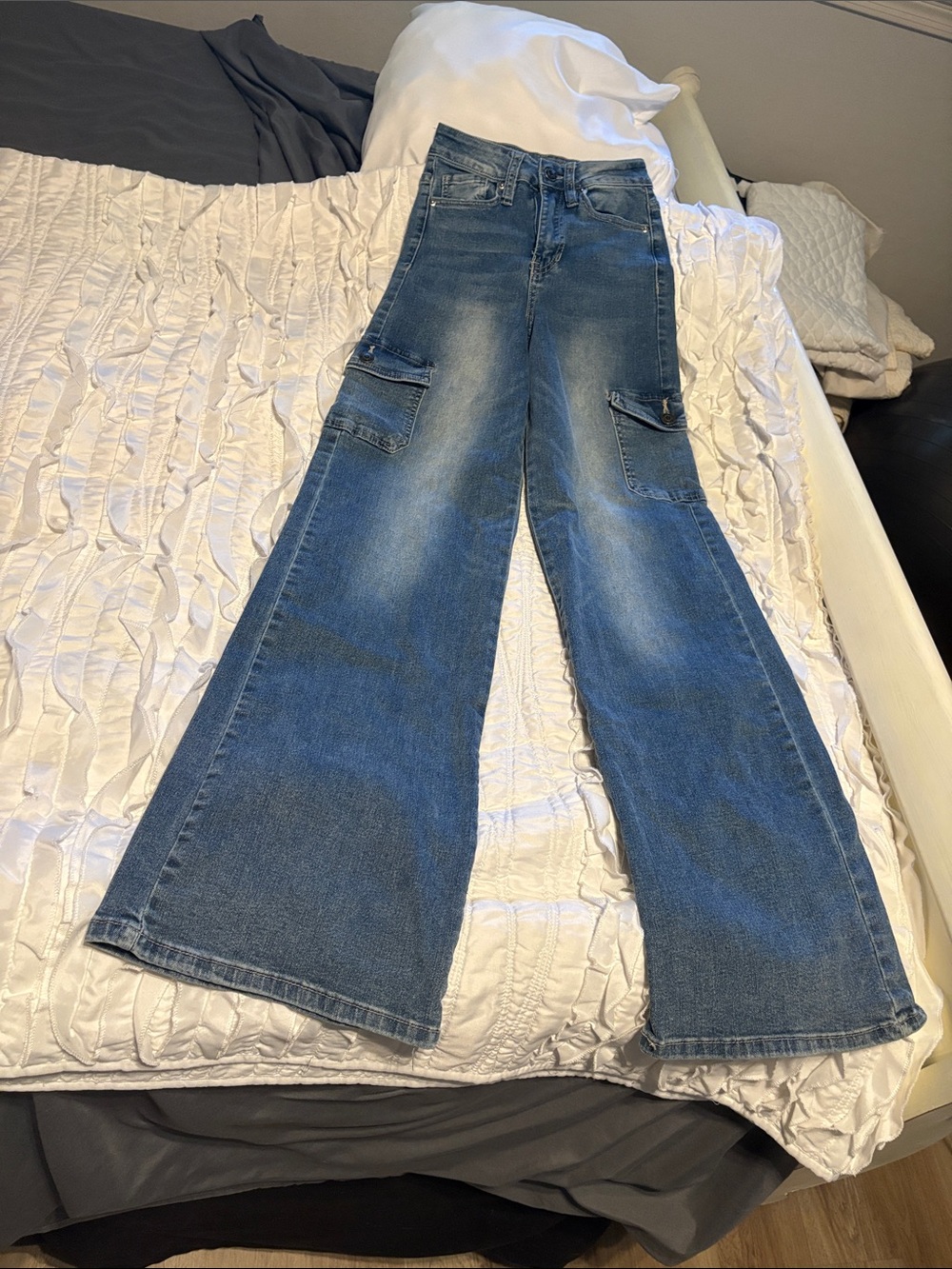 High-Rise Blue Wide-Leg Cargo Jeans - Women